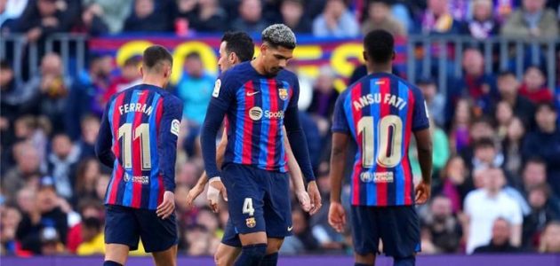 تحديد موقف أروخو من مباراة برشلونة وريال مدريد بعد الإعلان عن عقوبته