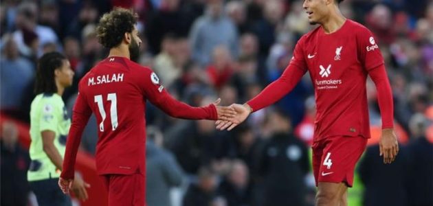 معركة في الملعب.. فان دايك يحذر مدافع مانشستر سيتي قبل مواجهة محمد صلاح